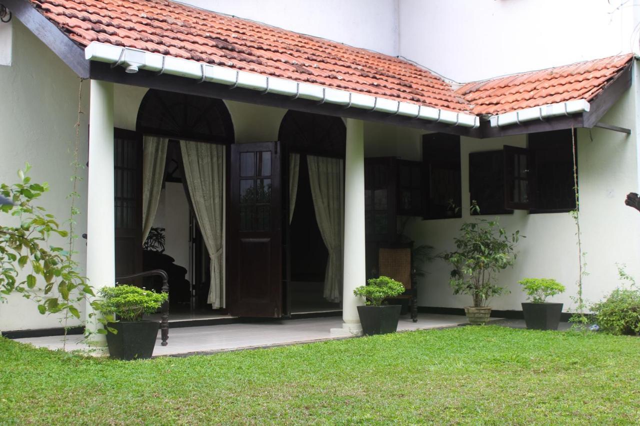 Airport Gateway Residence Negombo Bagian luar foto