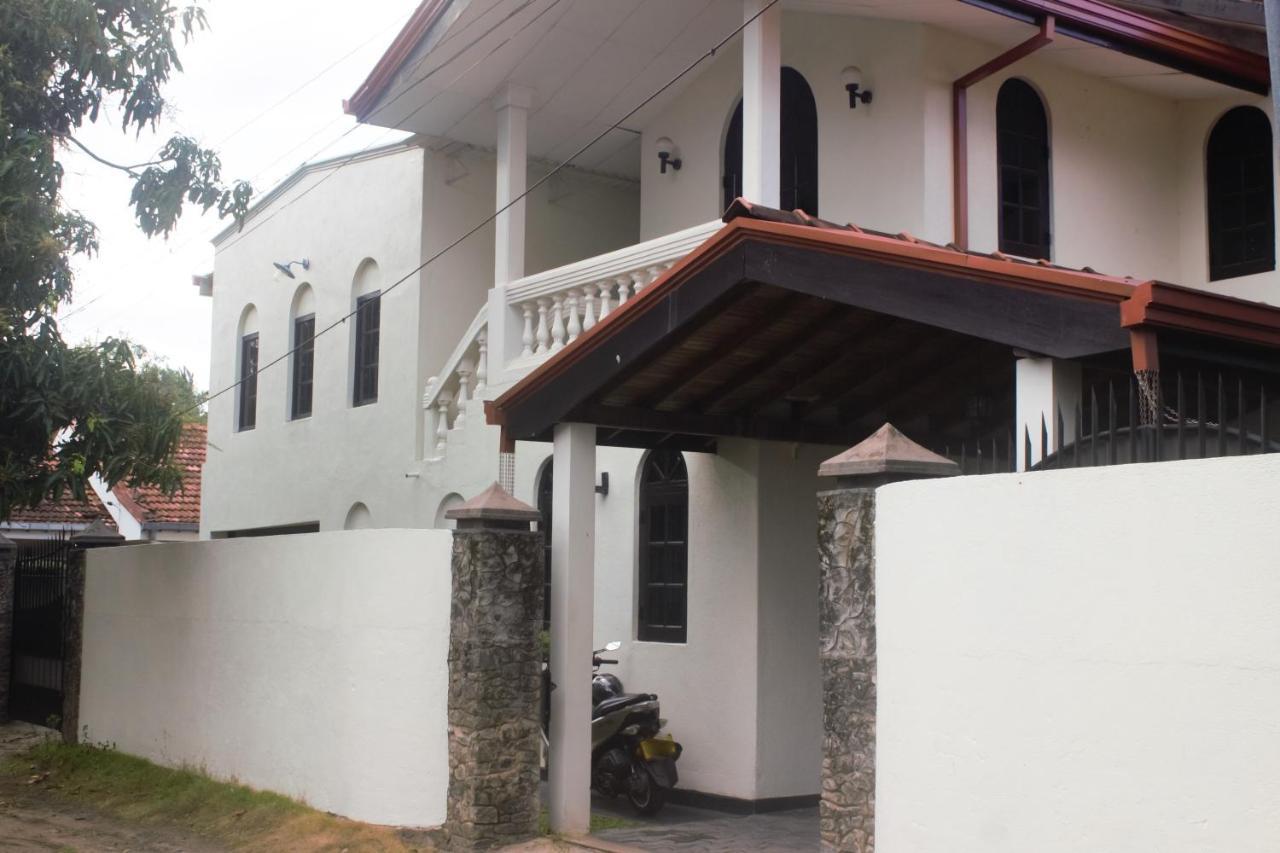 Airport Gateway Residence Negombo Bagian luar foto
